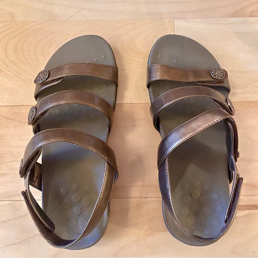 NEW Vionic Cathy Wide Sandals - Picture 4 of 6